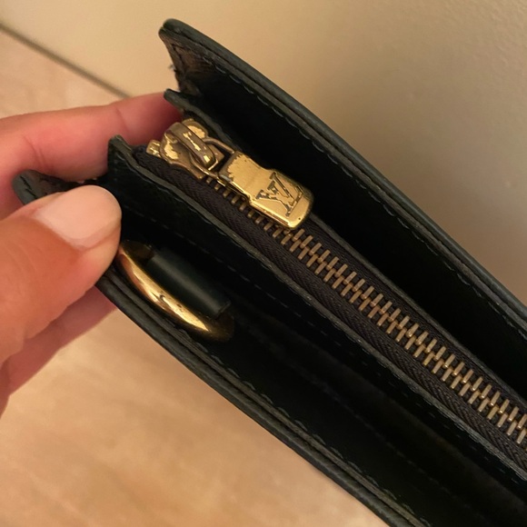 Authentic Louis Vuitton taiga leader briefcase - Picture 6 of 10